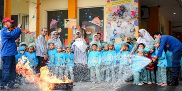 Anak-Anak TK Al Falah Darussalam Lakukan ‘Live Action Fire Simulation’