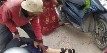 Jalan Rusak di Dusun Gu’nang Kembali Telan Korban, Guru SDN Pangolangan 2 Kecelakaan