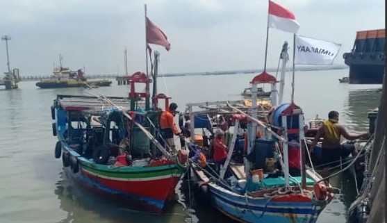 Satpolairud Polres Gresik Amankan 3 Kapal Nelayan Pengguna Jaring Trawl di Karang Jamuang
