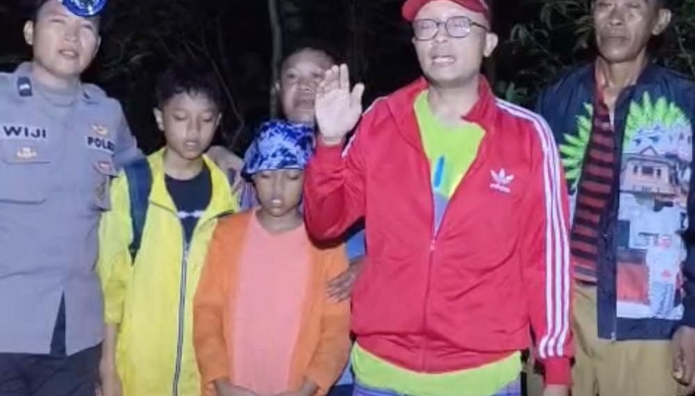 Tersesat di Hutan Pulau Bawean, Wisatawan Sidoarjo Diselamatkan Aparat Polres Gresik bersama Warga