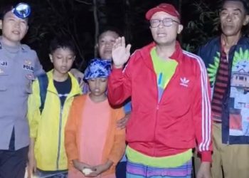 Tersesat di Hutan Pulau Bawean, Wisatawan Sidoarjo Diselamatkan Aparat Polres Gresik bersama Warga