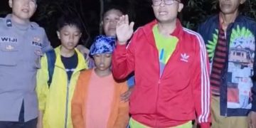 Tersesat di Hutan Pulau Bawean, Wisatawan Sidoarjo Diselamatkan Aparat Polres Gresik bersama Warga