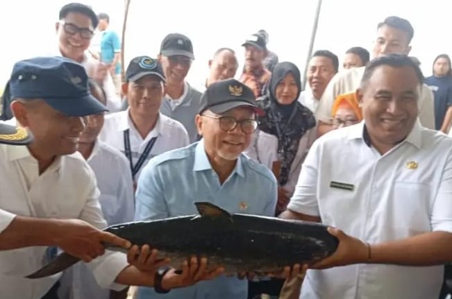 Menko Bidang Pangan Zulkifli Hasan Kunjungi Kampung Bandeng Pangkah Wetan Gresik