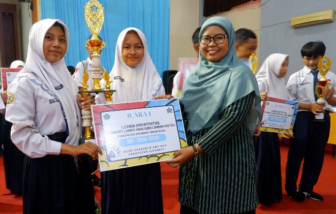 SMP Negeri 1 Sukodono Juara I Lomba Lampu Hias ‘Cahaya Mimpi Anak Negeri’