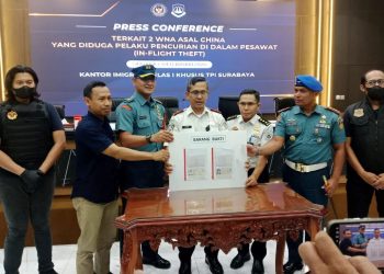 Dua WNA China Disanksi Deportasi, Ketahuan Mencuri Uang Dipesawat