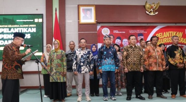 Ketum Bambang DH Lantik Pengurus Cabang IKA Unesa Se-Jatim dan Yogyakarta, Dorong Program Nyata untuk Kemajuan Almamater