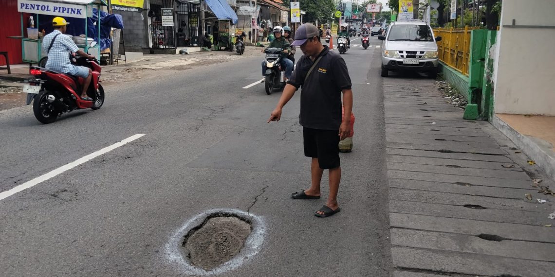 Warga Sedati Gede Sidoarjo Keluhkan Jalan Rusak yang Kerap Sebabkan Kecelakaan