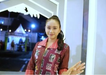 Tampil Memukau, Syakirah Ashillah Peragakan Busana Karya UMKM Tanggulangin Berbasis Kulit dan Wastra Lokal