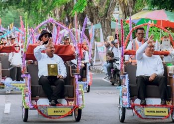 Pimpin Kirab Adipura, Bupati Yani dan Wabup Alif Berikan Apresiasi Langsung kepada Pasukan Kebersihan