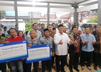 Dukung Panen Tiga Kali, BHS dan BRI Beri Bantuan Hand Tractor Rotary untuk Petani Sawotratap dan Gemurung