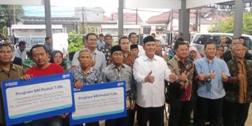 Dukung Panen Tiga Kali, BHS dan BRI Beri Bantuan Hand Tractor Rotary untuk Petani Sawotratap dan Gemurung