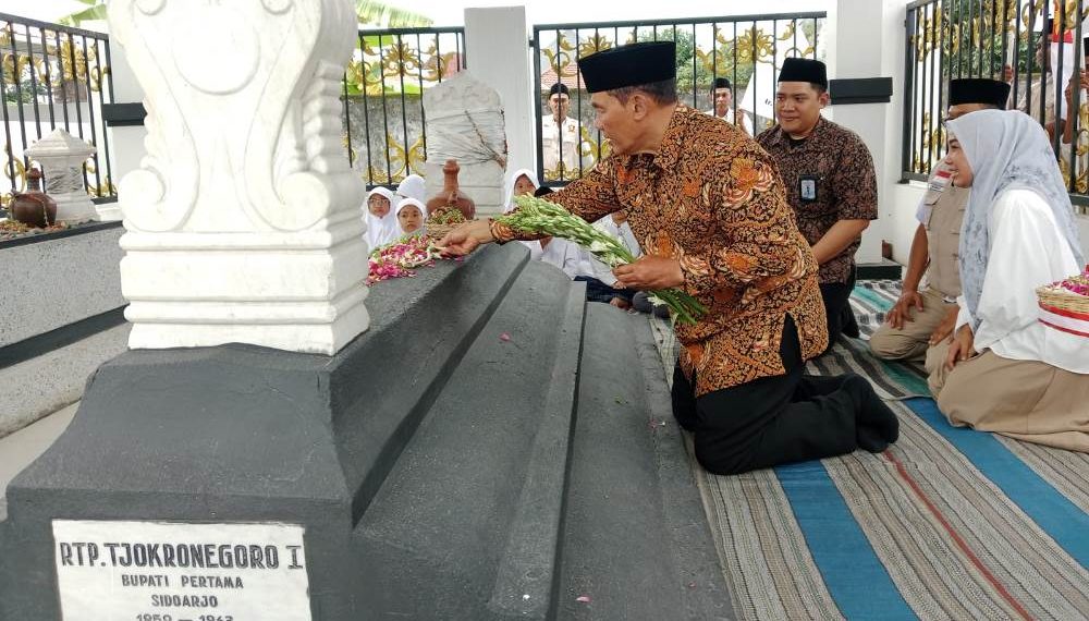 Rayakan Hari Jadi Kabupaten dan Sambut Ramadhan, Bambang Haryo Ziarah ke Makam Bupati Pertama Sidoarjo