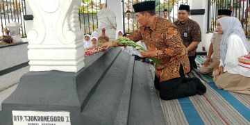 Rayakan Hari Jadi Kabupaten dan Sambut Ramadhan, Bambang Haryo Ziarah ke Makam Bupati Pertama Sidoarjo