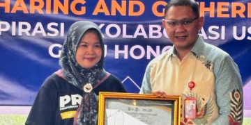 Luluk Yusni’ah Guru SMA Negeri 1 Taman Raih ‘The Best 30 Top Usaha Guru’ Se Jawa Timur