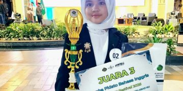 Siswa MINU KH Mukmin Juara Termuda Lomba Pidato Bahasa Inggris GEN-ZINU Festival 2026