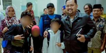 Bupati Yani Kawal Kepulangan Tiga Anak PMI Asal Kabupaten Gresik