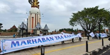 Siswa SMP Insan Kamil Turun Jalan Ingatkan Warga Ramadan Telah Tiba