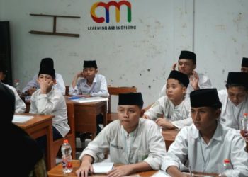 Santri MTs Manbaul Hikam Perkuat Literasi Melalui LDKS dan Diklat Jurnalistik