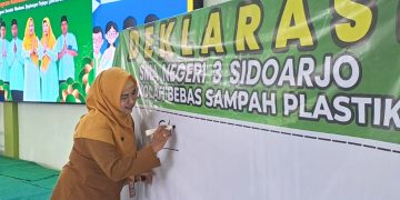 Keluarga Besar SMA Negeri 3 Sidoarjo Deklarasikan Bebas Sampah Plastik
