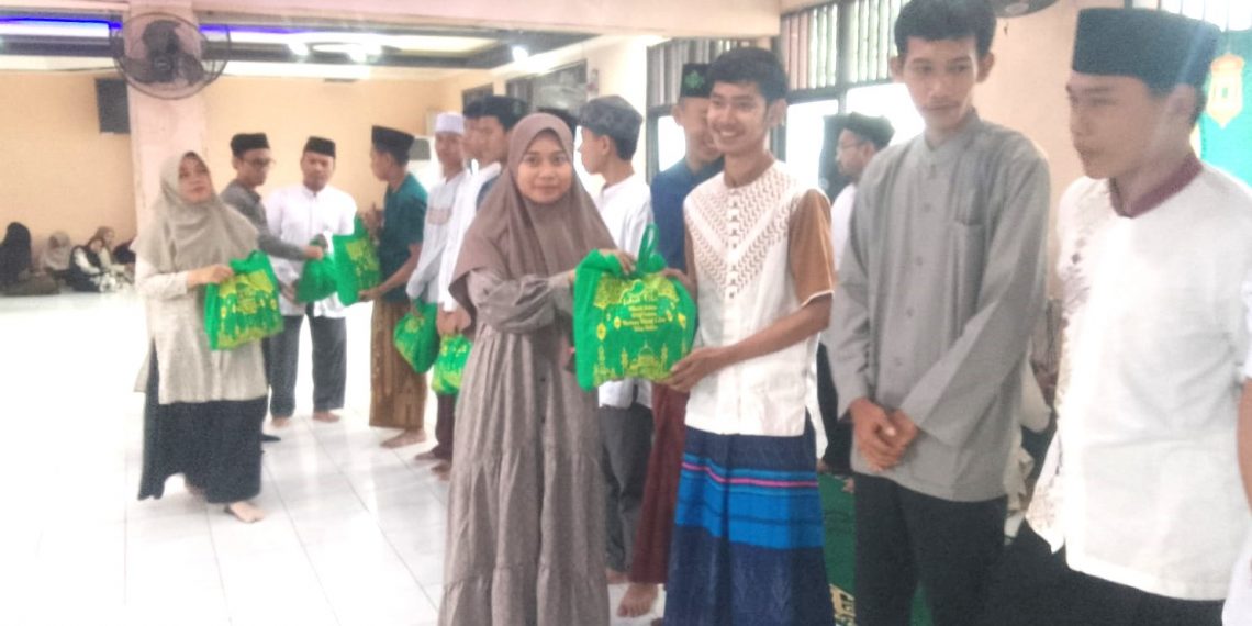 SMK Negeri 1 Sidoarjo Membumikan Ibadah Lewat Ramadan Care