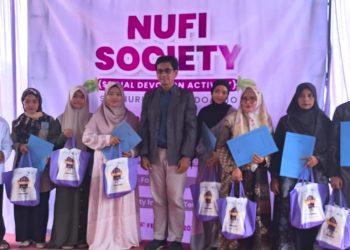“NUFI Society” Ajari Siswa Peduli Sesama Lewat Pengobatan Gratis dan Santunan