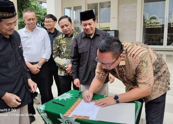 Wabup Alif Resmikan Pompa Air Tenaga Surya di Masjid As-Shalihin Sangkapura Bawean