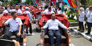 Bupati Gresik Serahkan 200 Becak Listrik Bantuan Presiden Prabowo untuk Pembecak Lansia