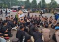 Mahasiswa Kepung Polres Pasuruan: Teken Pakta Integritas, Salat Ghaib, hingga Aksi Lilin di TMP