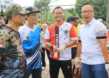 Bangun Budaya Bersih, Wabup Alif Pimpin Aksi Indonesia Asri di Terminal Bus Wisata Sunan Giri