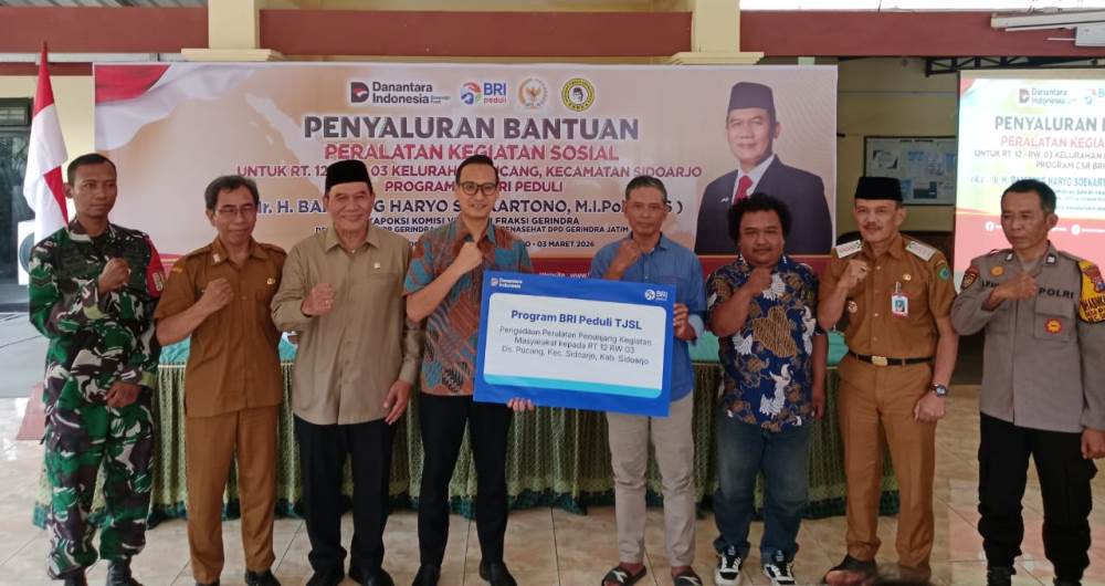 Bambang Haryo Bersama BRI Salurkan Sarpras Tenda dan Kursi Penunjang Kegiatan RT dan RW