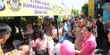 Bazar Ramadan Presisi Polres Kediri Disambut Antusias, Sembako Ludes Diserbu Warga