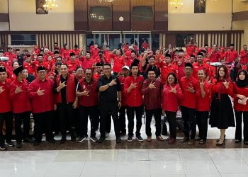 DPC PDIP Surabaya Peringati Nuzulul Qur’an dan Berbagi Parcel Lebaran