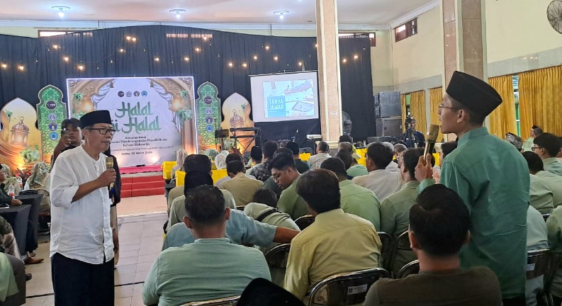 dr. Agus Ali Fauzi Beri Pencerahan Keluarga Besar Yayasan Pembangunan Pendidikan Krian