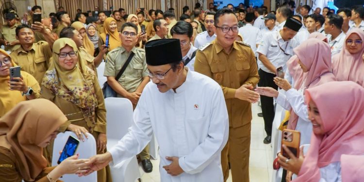 Kemensos dan Pemkab Gresik Perkuat Kolaborasi Pengentasan Kemiskinan dengan Data Bansos Akurat dan Tepat Sasaran