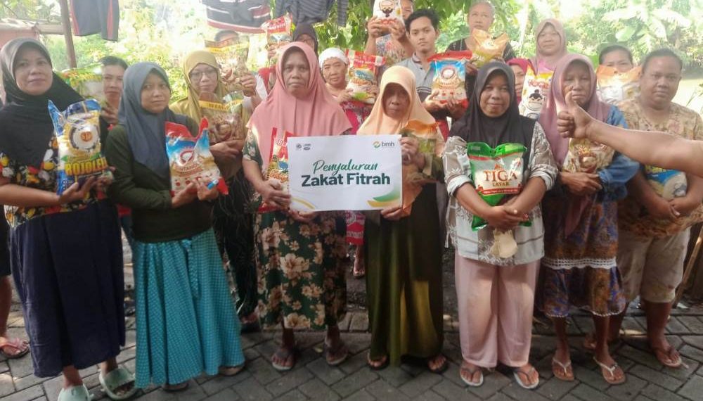 Selama Ramadhan, BMH Unit Sidoarjo Distribusikan Ratusan Bingkasan Lebaran dan Berkah Fitrah Dhuafa