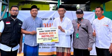 Wakaf Sumur Bor Keluarga Hj.dr. Rini Yulianti Hadirkan Air Bersih di Desa Sawohan