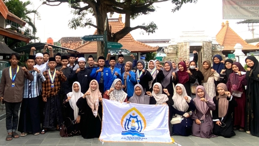 Menapaki Jejak Pergerakan, PMII Rayon Al-Madani Gelar Kegiatan Rihlah Ukhuwah