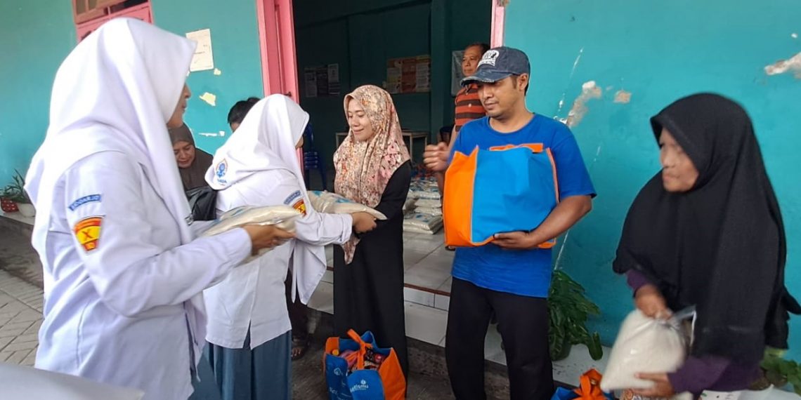 SMA Muhammadiyah 2 Sidoarjo Berbagi Kebahagiaan Sesama Warga Sekitarnya