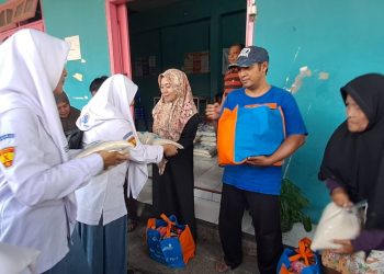 SMA Muhammadiyah 2 Sidoarjo Berbagi Kebahagiaan Sesama Warga Sekitarnya