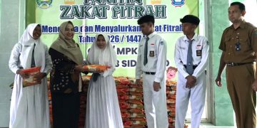 Pembagian Zakat Fitrah Jadikan Pendidikan Berdampak Siswa SMA Negeri 3 Sidoarjo