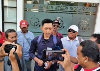 Geruduk Kantor Kejari Sidoarjo, Kasi Intel Janji Tangani Kasus Hilangnya TKD Damarsi Dengan Cepat!