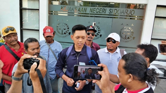 Geruduk Kantor Kejari Sidoarjo, Kasi Intel Janji Tangani Kasus Hilangnya TKD Damarsi Dengan Cepat!