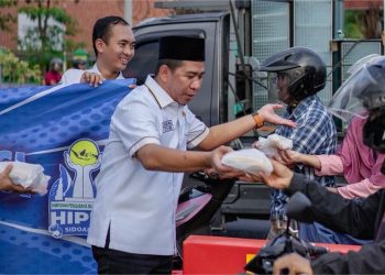 Wujudkan Kepedulian di Bulan Ramadhan, BPC HIPMI Sidoarjo Bagikan Ratusan Paket Sembako Hingga Ribuan Takjil Gratis