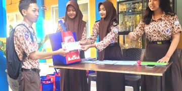 SMK Antartika 2 Sidoarjo Bagikan 5,5 Ton Zakat Fitrah dan 250 Bingkisan Lebaran