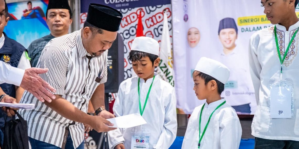 BAZNAS Gresik Gelar OASE, 300 Anak Yatim Belanja Baju Lebaran bersama Bupati