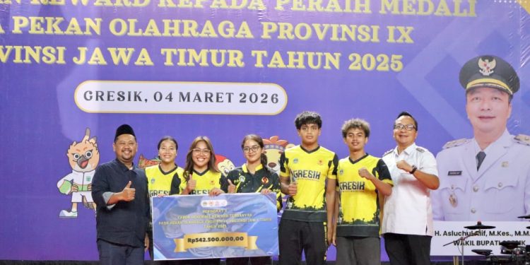 Bupati Gresik Serahkan Bonus Rp 9,3 Milliar kepada Atlet, Pelatih, Asisten Pelatih dan Official Porprov IX Jatim