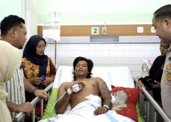 Sambangi Korban Pembacokan, Bupati Yani dan Kapolres Gresik Pastikan Situasi Panceng Tetap Kondusif