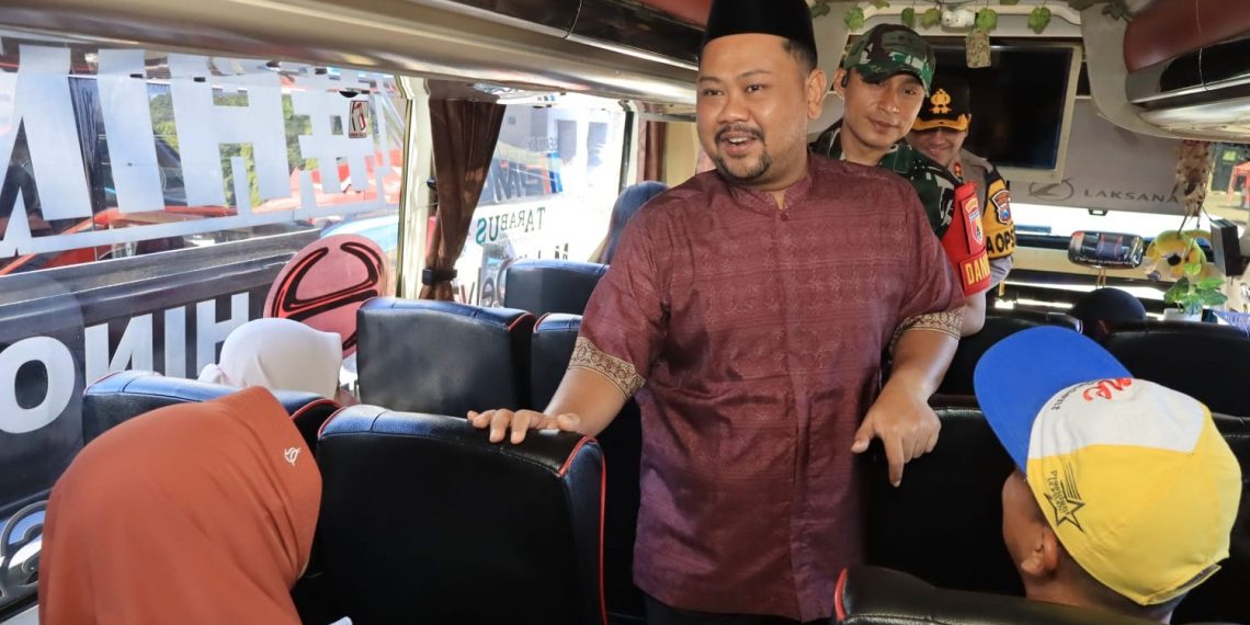 Dengan 15 Bus, Pemkab Gresik Berangkatkan 750 Pemudik