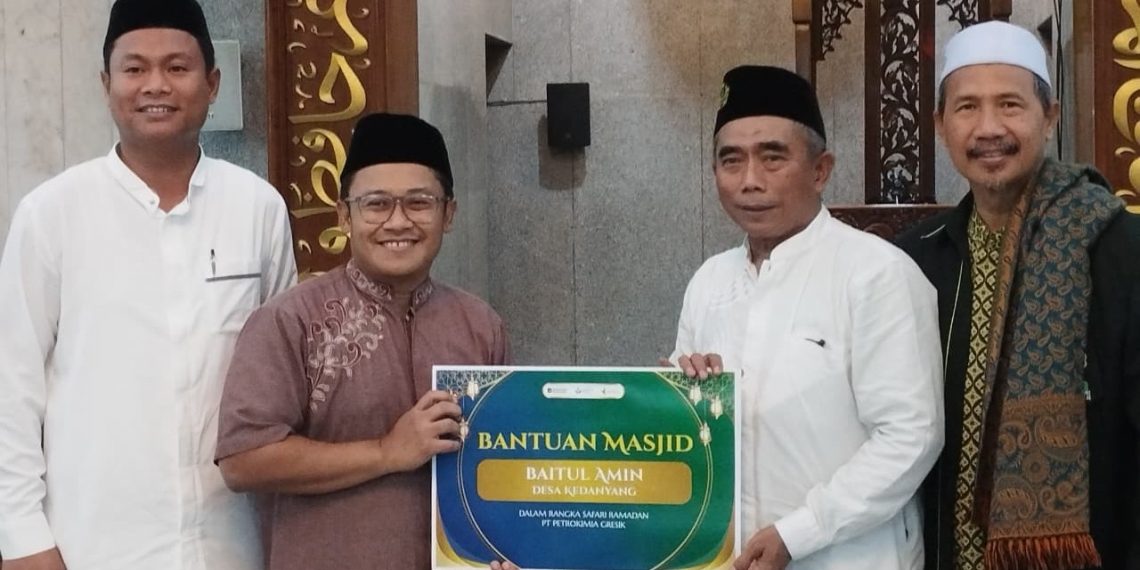 Safari Ramadan ke Masjid Baitul Amin Kedanyang, Petrokimian Gresik Bantu Dana Operasional