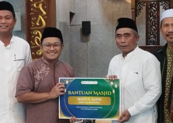Safari Ramadan ke Masjid Baitul Amin Kedanyang, Petrokimian Gresik Bantu Dana Operasional
